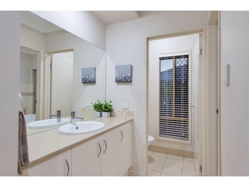 8 Pincally Crescent, Ormeau QLD 4208