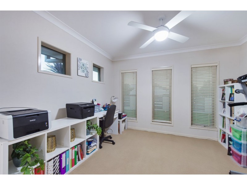 8 Pincally Crescent, Ormeau QLD 4208