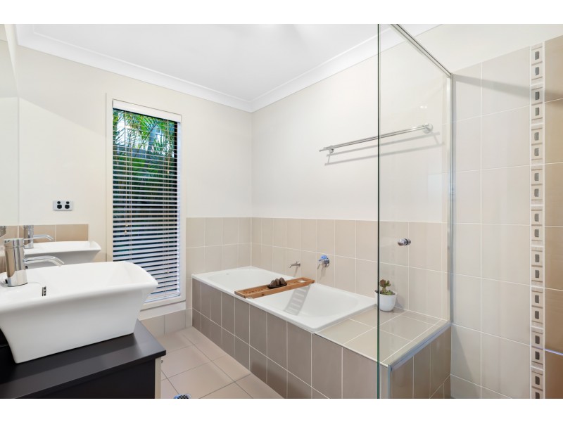 27 Sir Charles Holm Drive, Ormeau Hills QLD 4208