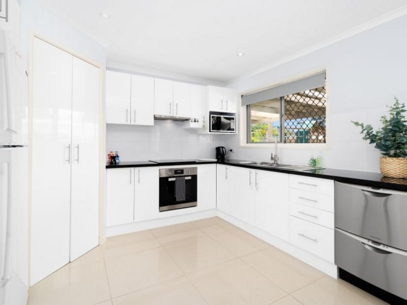 33 Vermont Crescent, Mount Warren Park QLD 4207