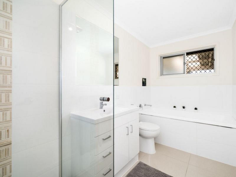 33 Vermont Crescent, Mount Warren Park QLD 4207