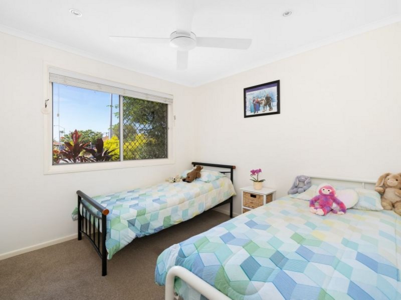 33 Vermont Crescent, Mount Warren Park QLD 4207