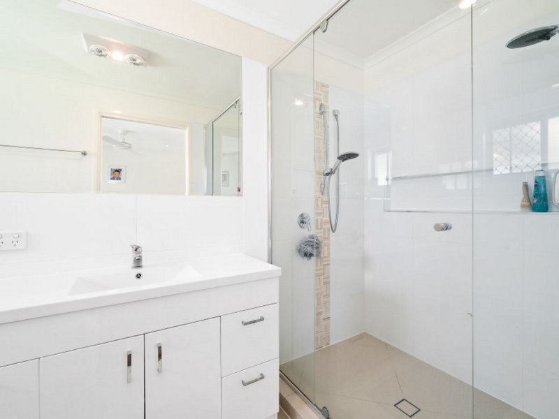 33 Vermont Crescent, Mount Warren Park QLD 4207