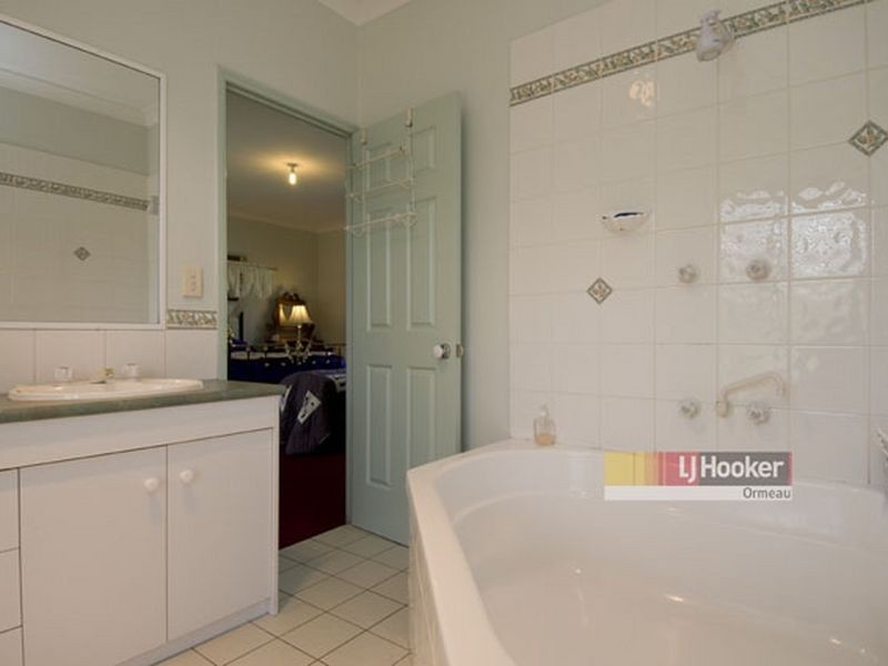 186 Halls Rd, Luscombe QLD 4207