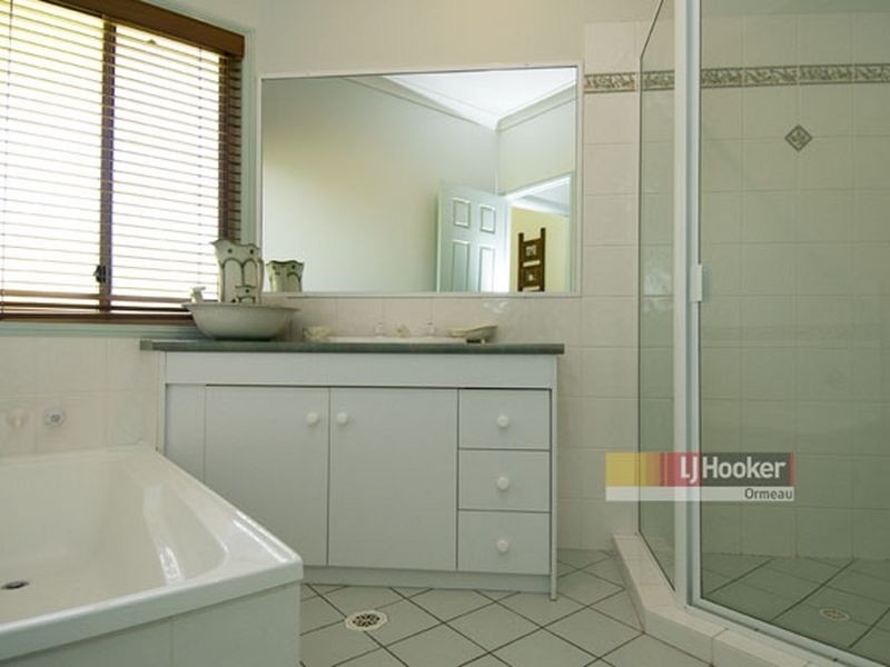 186 Halls Rd, Luscombe QLD 4207