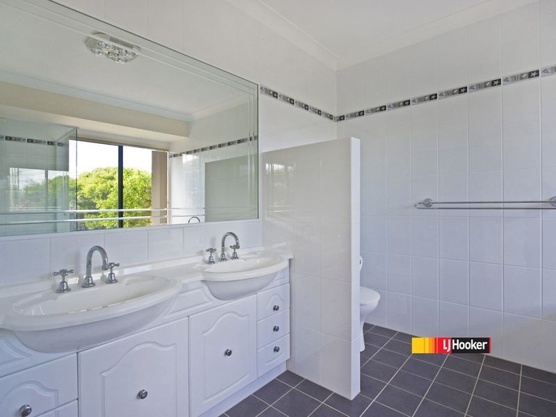 12 Stromlo Crt, Pacific Pines QLD 4211