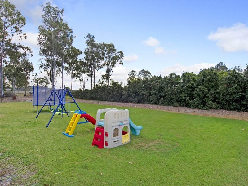 22 Kristy Crt, Yatala QLD 4207