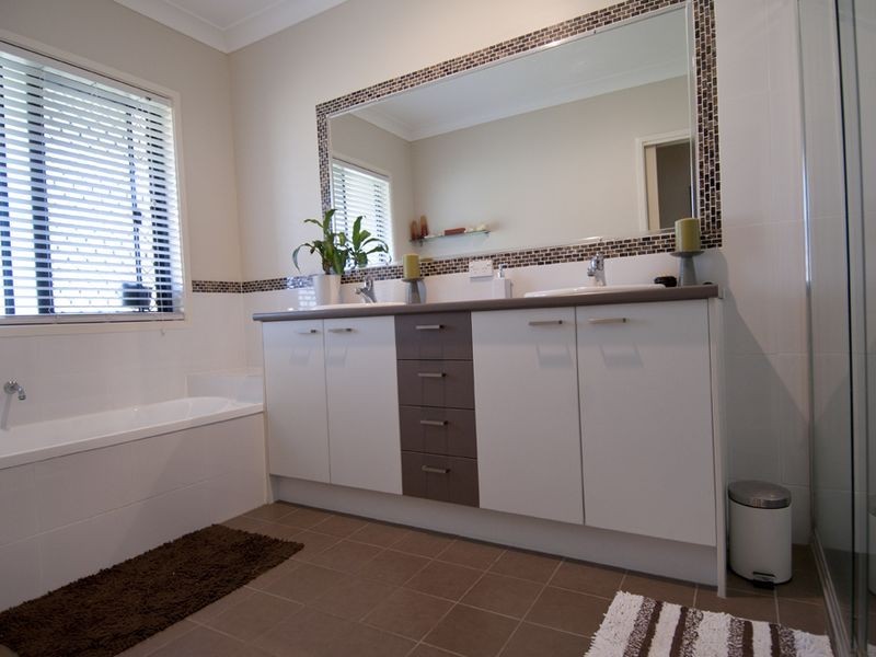 64-66 Racecourse Pl, Tamborine QLD 4270