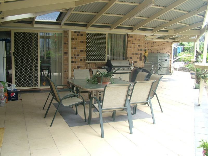8 White Cap Cls, Pacific Pines QLD 4211