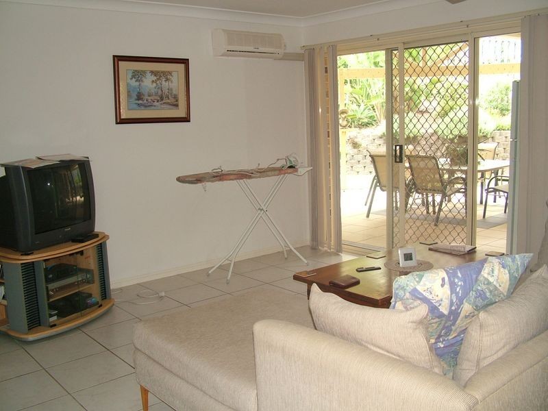 8 White Cap Cls, Pacific Pines QLD 4211