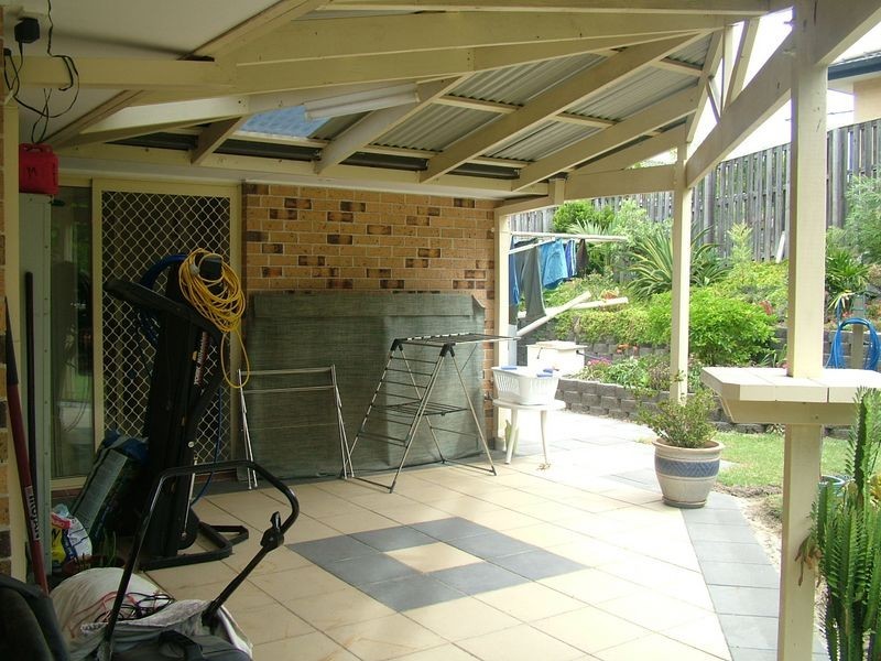 8 White Cap Cls, Pacific Pines QLD 4211