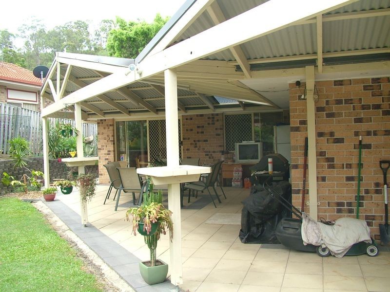8 White Cap Cls, Pacific Pines QLD 4211