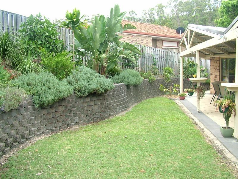 8 White Cap Cls, Pacific Pines QLD 4211