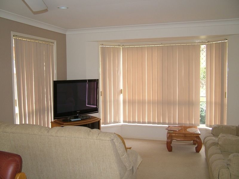 8 White Cap Cls, Pacific Pines QLD 4211