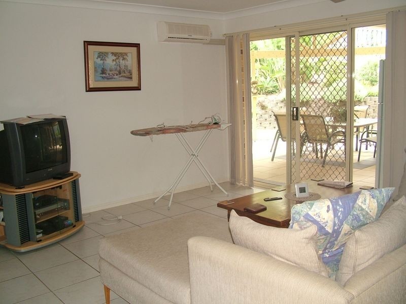 8 White Cap Cls, Pacific Pines QLD 4211