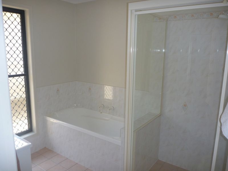 1 Macadamia Dr, Ormeau QLD 4208