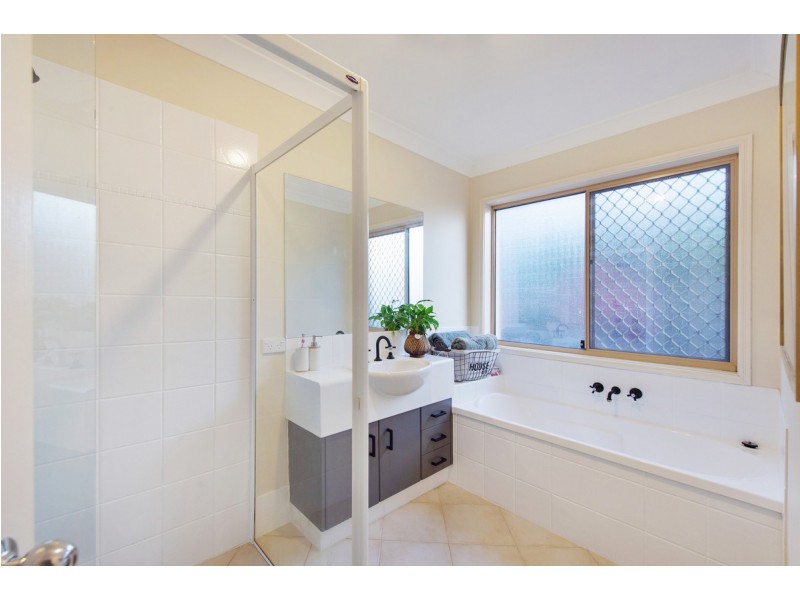 17 Bedivere Drive, Ormeau QLD 4208