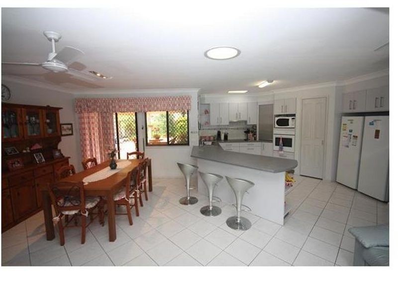 3 Duesbury Cr, Edens Landing QLD 4207