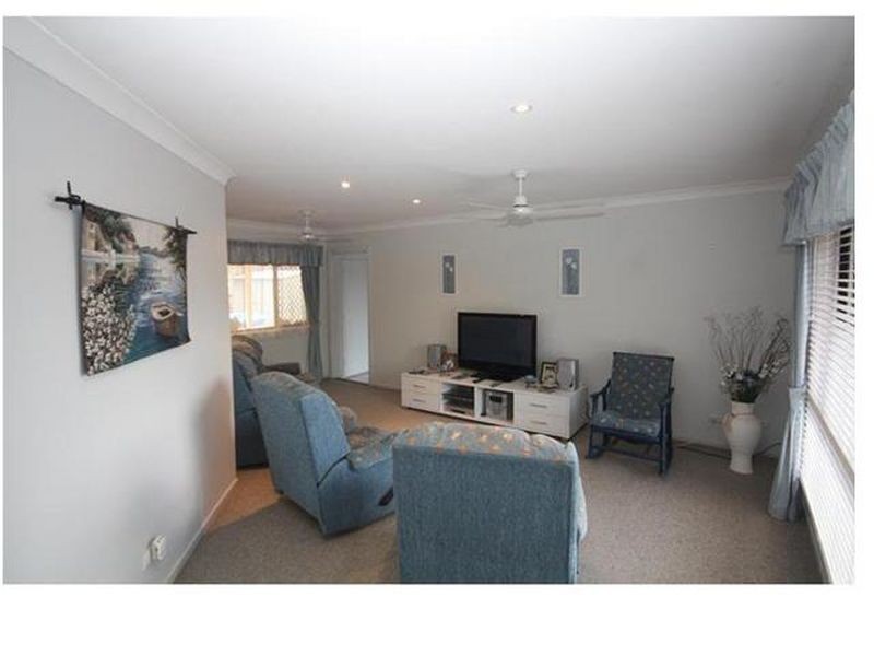 3 Duesbury Cr, Edens Landing QLD 4207