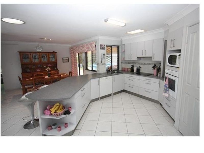 3 Duesbury Cr, Edens Landing QLD 4207