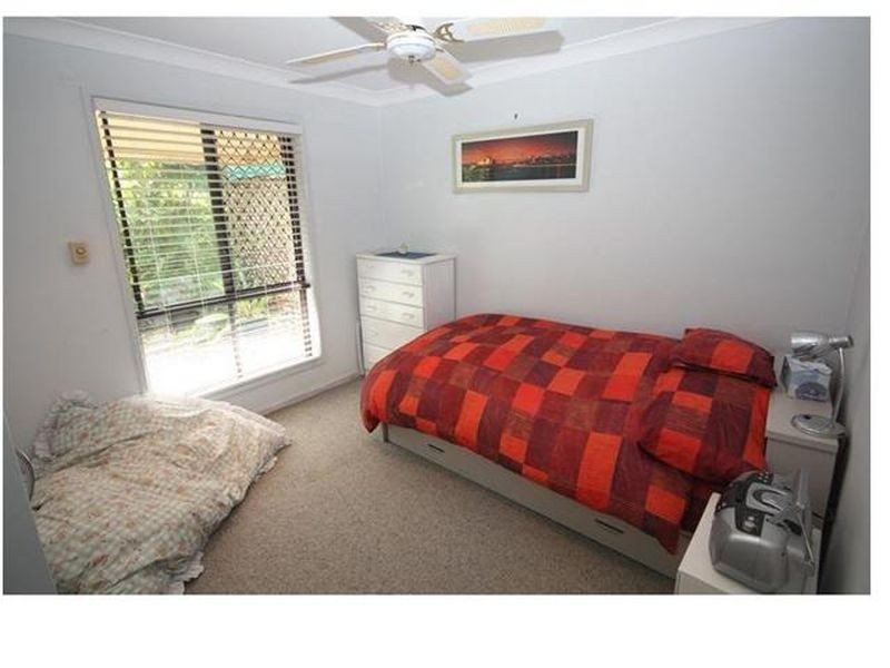 3 Duesbury Cr, Edens Landing QLD 4207