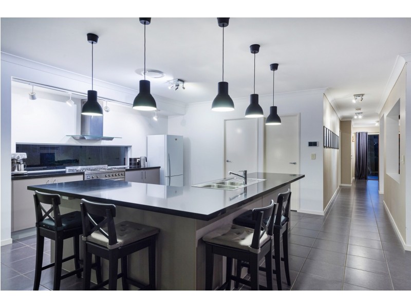 107 Ormeau Ridge Road, Ormeau Hills QLD 4208