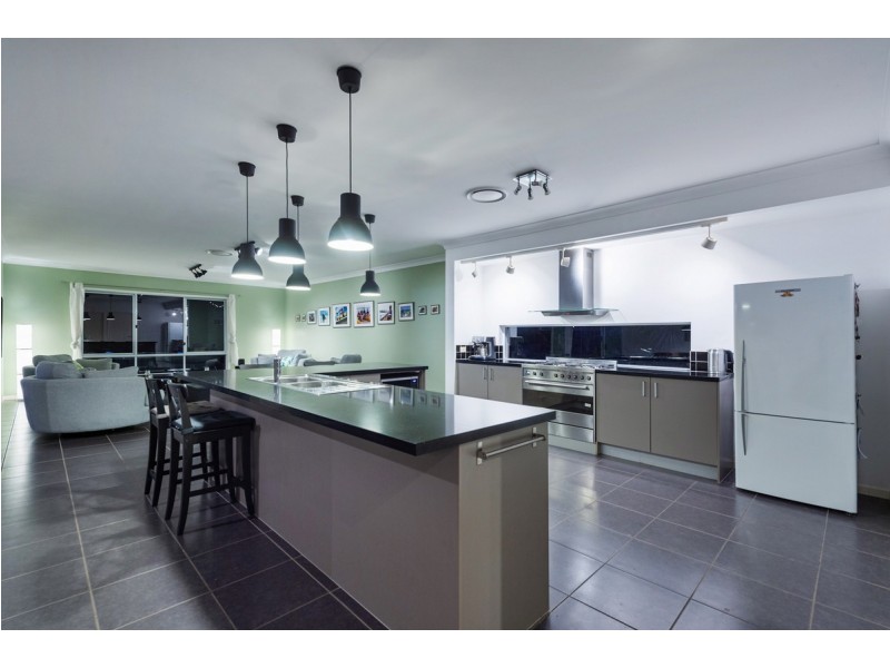 107 Ormeau Ridge Road, Ormeau Hills QLD 4208