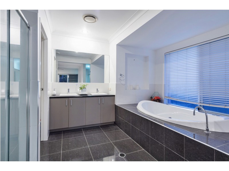 107 Ormeau Ridge Road, Ormeau Hills QLD 4208