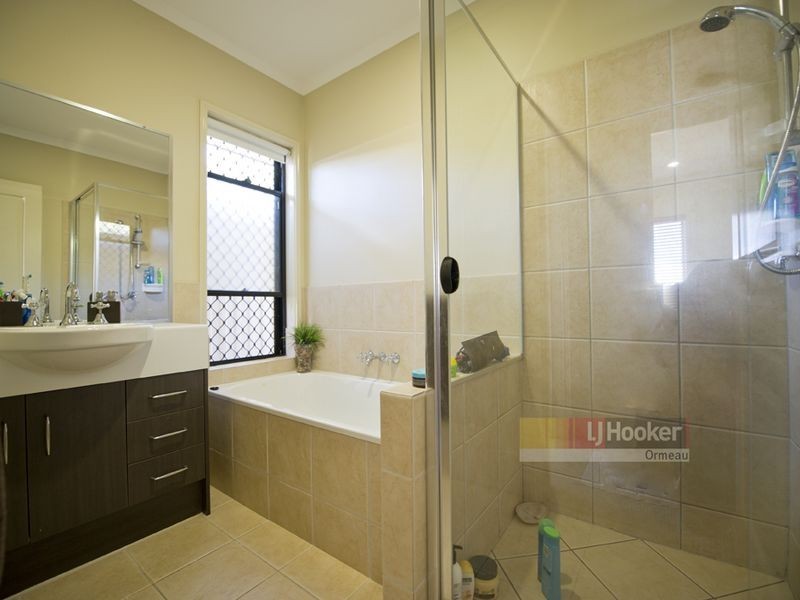 10 Penneshaw Crescent, Ormeau QLD 4208