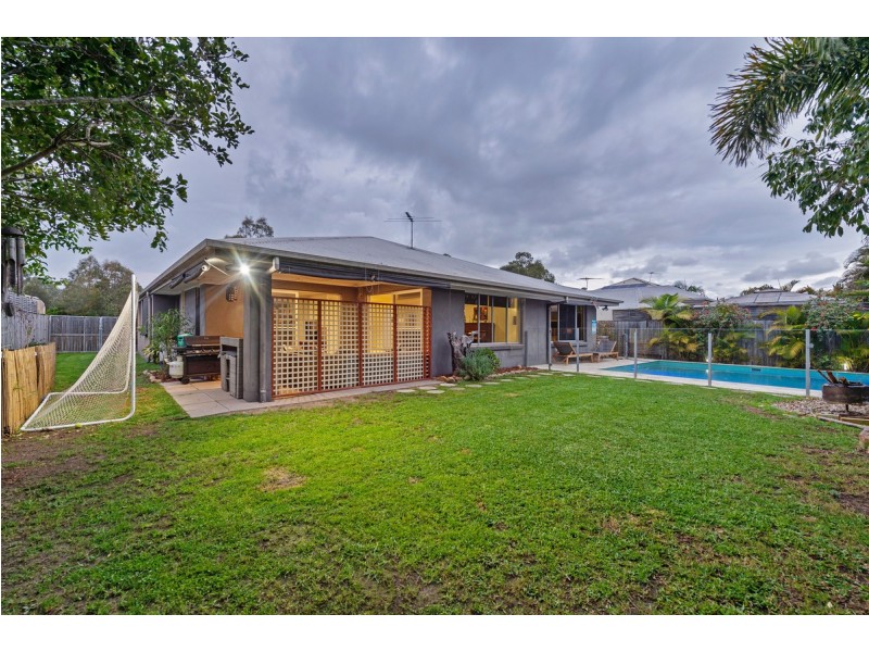 15 Pincally Crescent, Ormeau QLD 4208