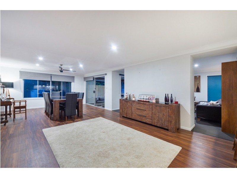 15 Pincally Crescent, Ormeau QLD 4208