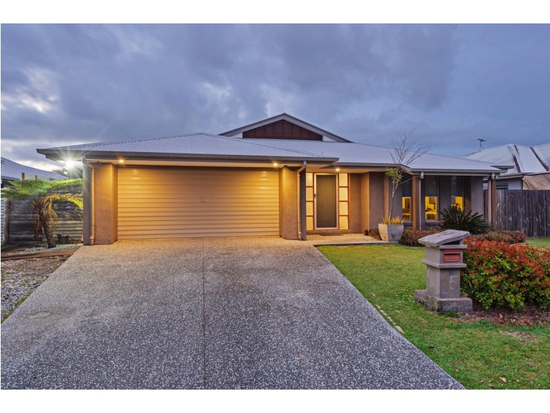 15 Pincally Crescent, Ormeau QLD 4208