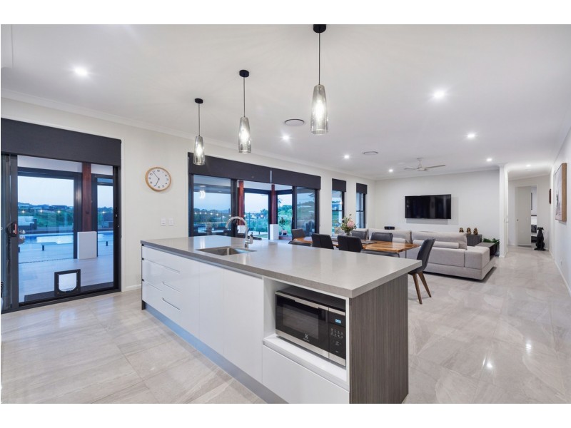 112 Montego Hills Drive, Kingsholme QLD 4208