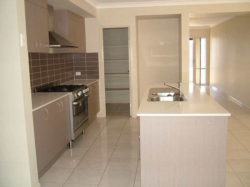 42 Hazelmere Cres, Ormeau QLD 4208