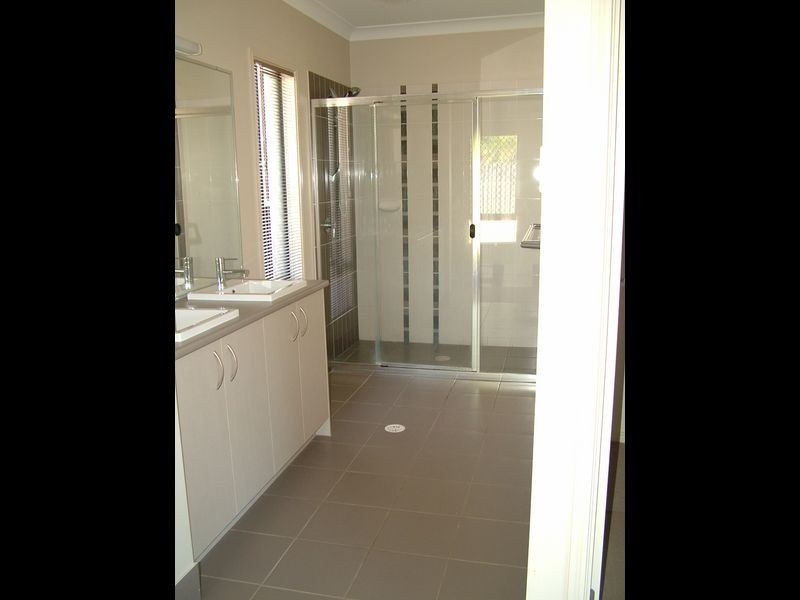 42 Hazelmere Cres, Ormeau QLD 4208