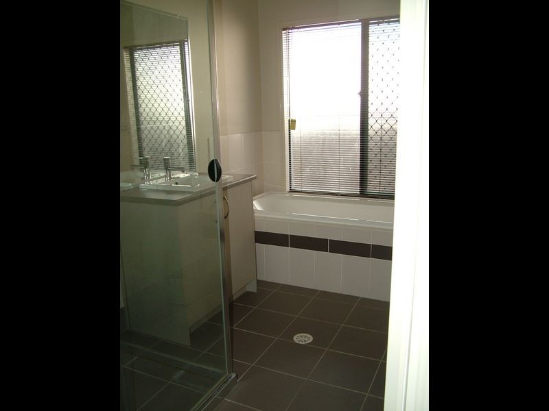 42 Hazelmere Cres, Ormeau QLD 4208
