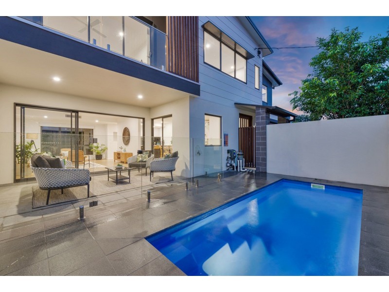 2 Mulkarra Street, Biggera Waters QLD 4216