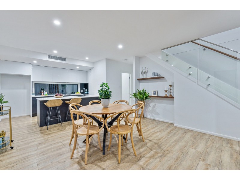 2 Mulkarra Street, Biggera Waters QLD 4216