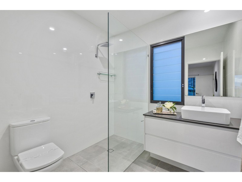 2 Mulkarra Street, Biggera Waters QLD 4216