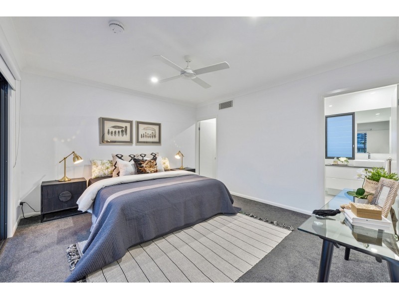 2 Mulkarra Street, Biggera Waters QLD 4216