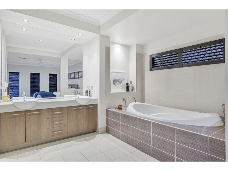 15 Rosabrook Crescent, Ormeau QLD 4208