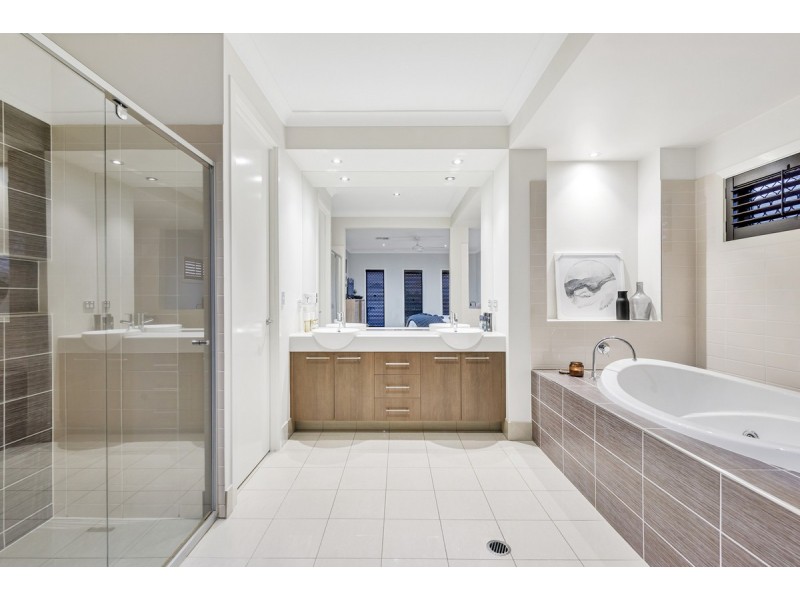 15 Rosabrook Crescent, Ormeau QLD 4208