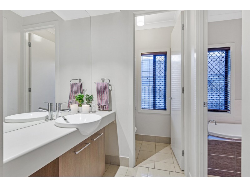 15 Rosabrook Crescent, Ormeau QLD 4208