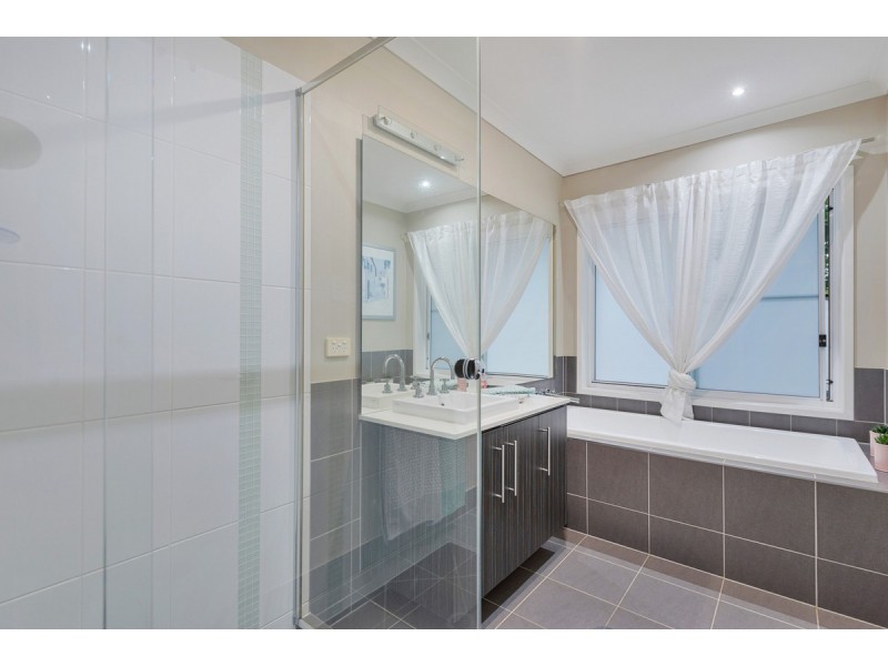 26 Penneshaw Crescent, Ormeau QLD 4208