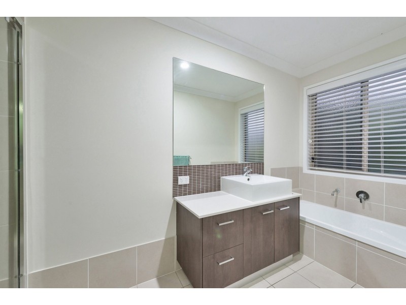 60 Charlton Crescent, Ormeau QLD 4208