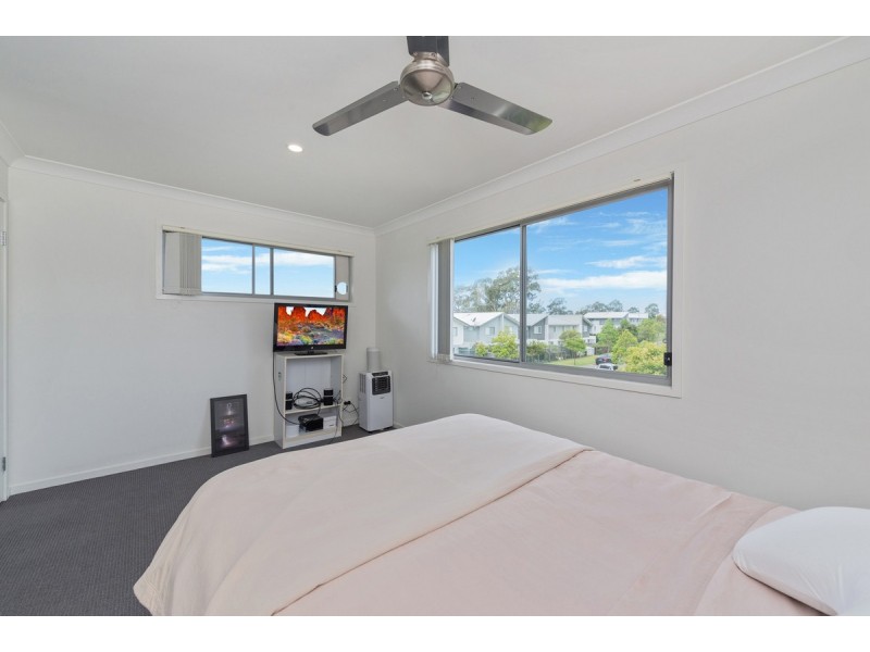 1/4 Rhiana Street, Pimpama QLD 4209