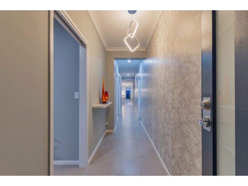 6 Moreton Drive, Jacobs Well QLD 4208