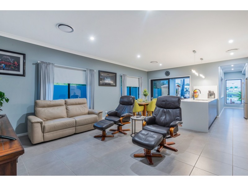 6 Moreton Drive, Jacobs Well QLD 4208