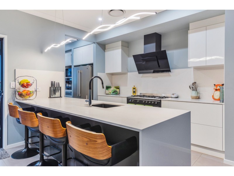 6 Moreton Drive, Jacobs Well QLD 4208