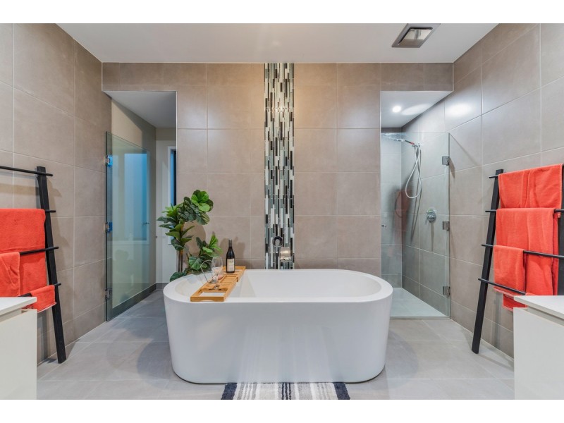 6 Moreton Drive, Jacobs Well QLD 4208